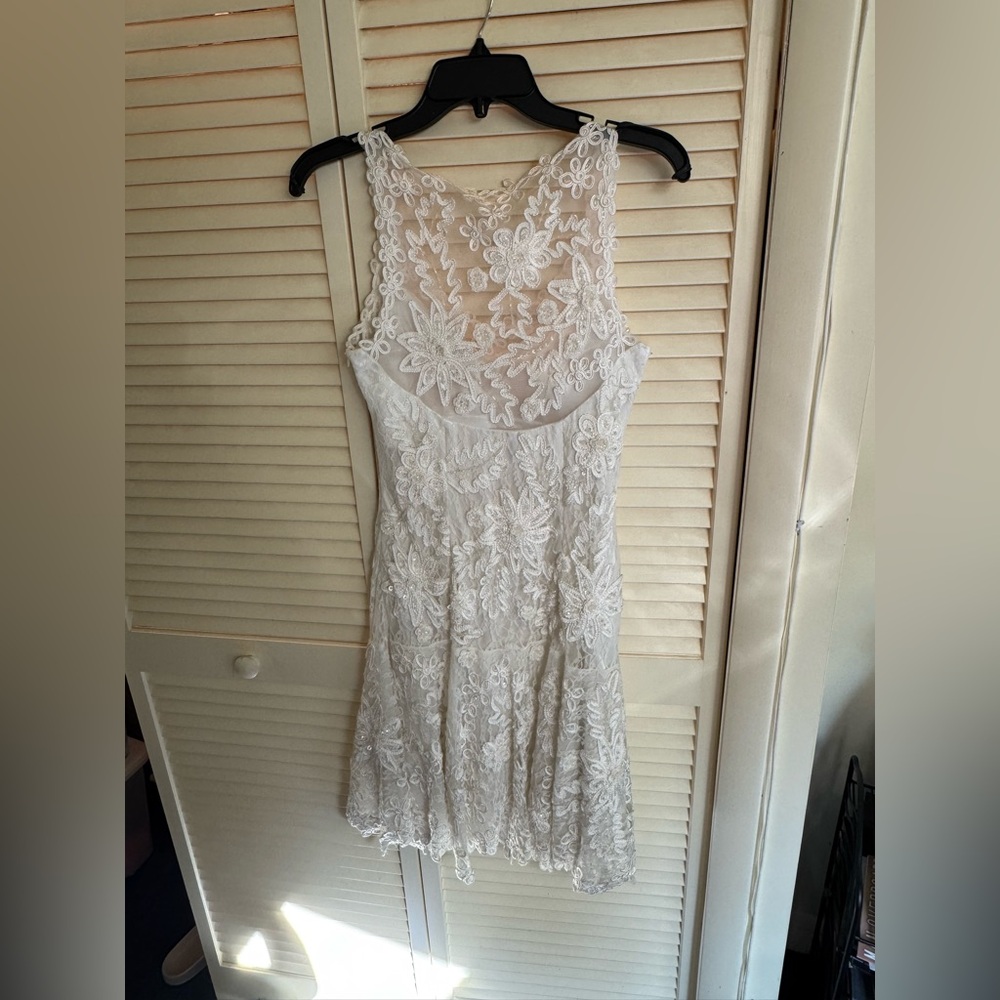 Like New!! Sue Wong Size 8 Ivory Lace Beaded Dress👰🏼‍♀️ - Picture 8 of 11